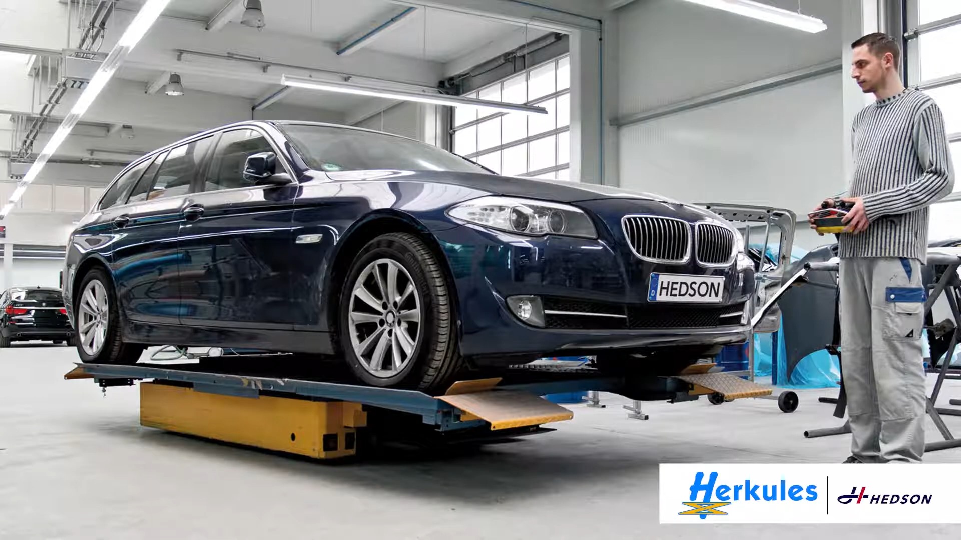 Move the vehicles through tight spaces in the workshop safe and easy, Herkules Transmobile...