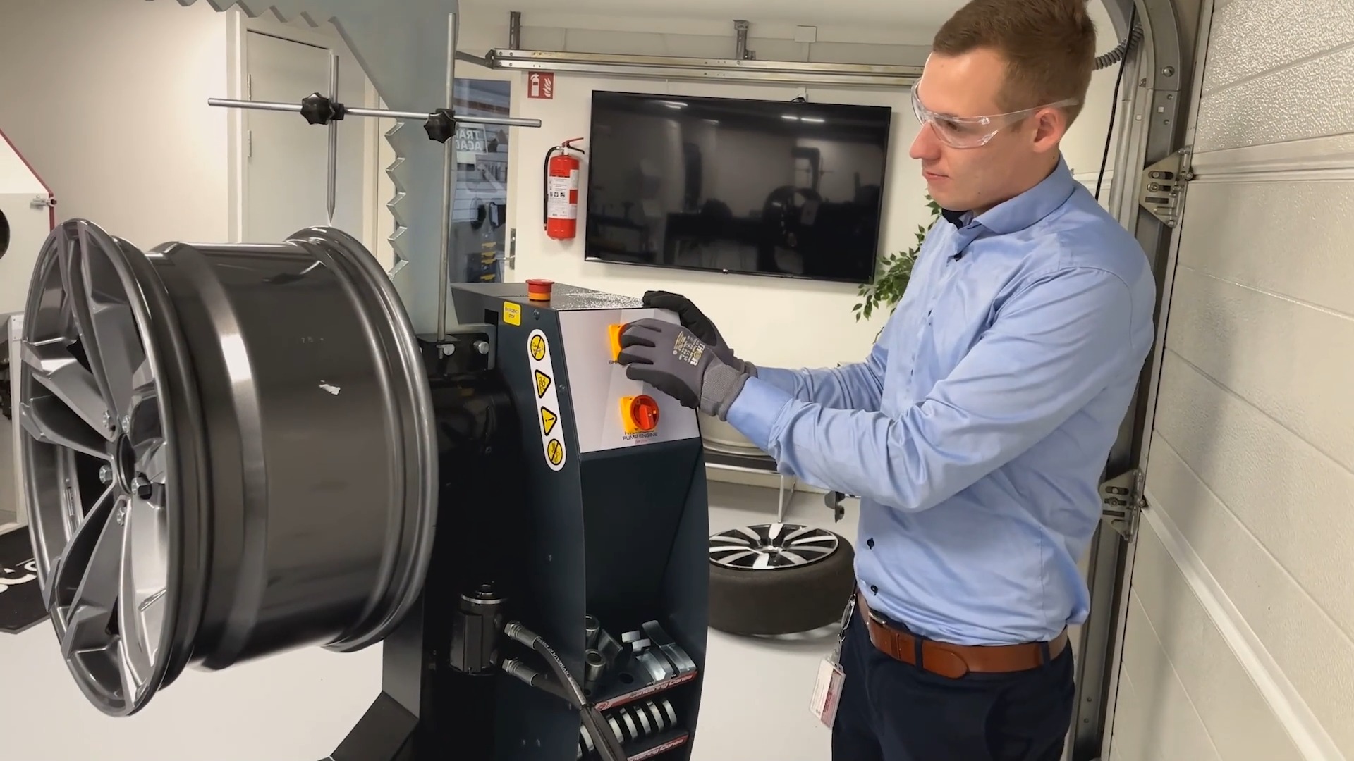 HBC WM350 Wheel Straightening Machine.
