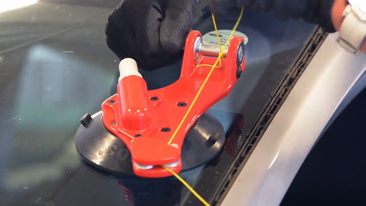Windscreen cutting system from HBC system.