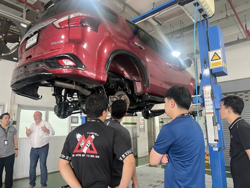M&H Group LanoPro anti-rust protection demonstration with Isuzu Tri Petch team