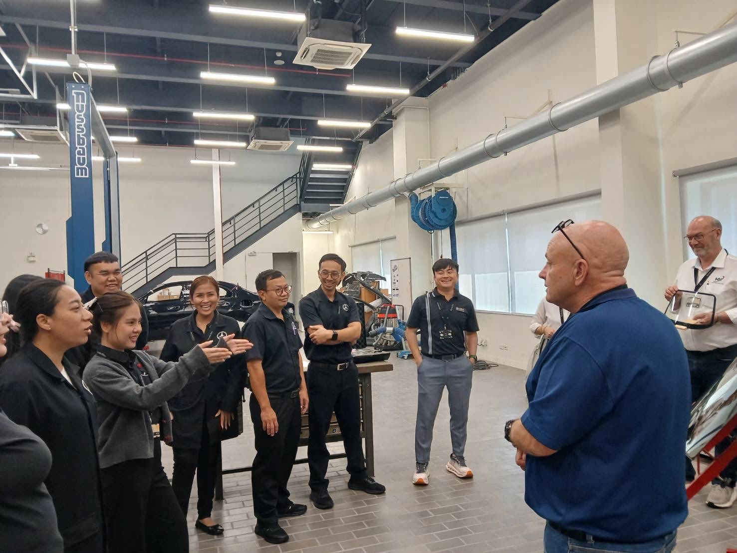 Mercedes-Benz Thailand service team discussing Smart Repair workflow with M&H Group