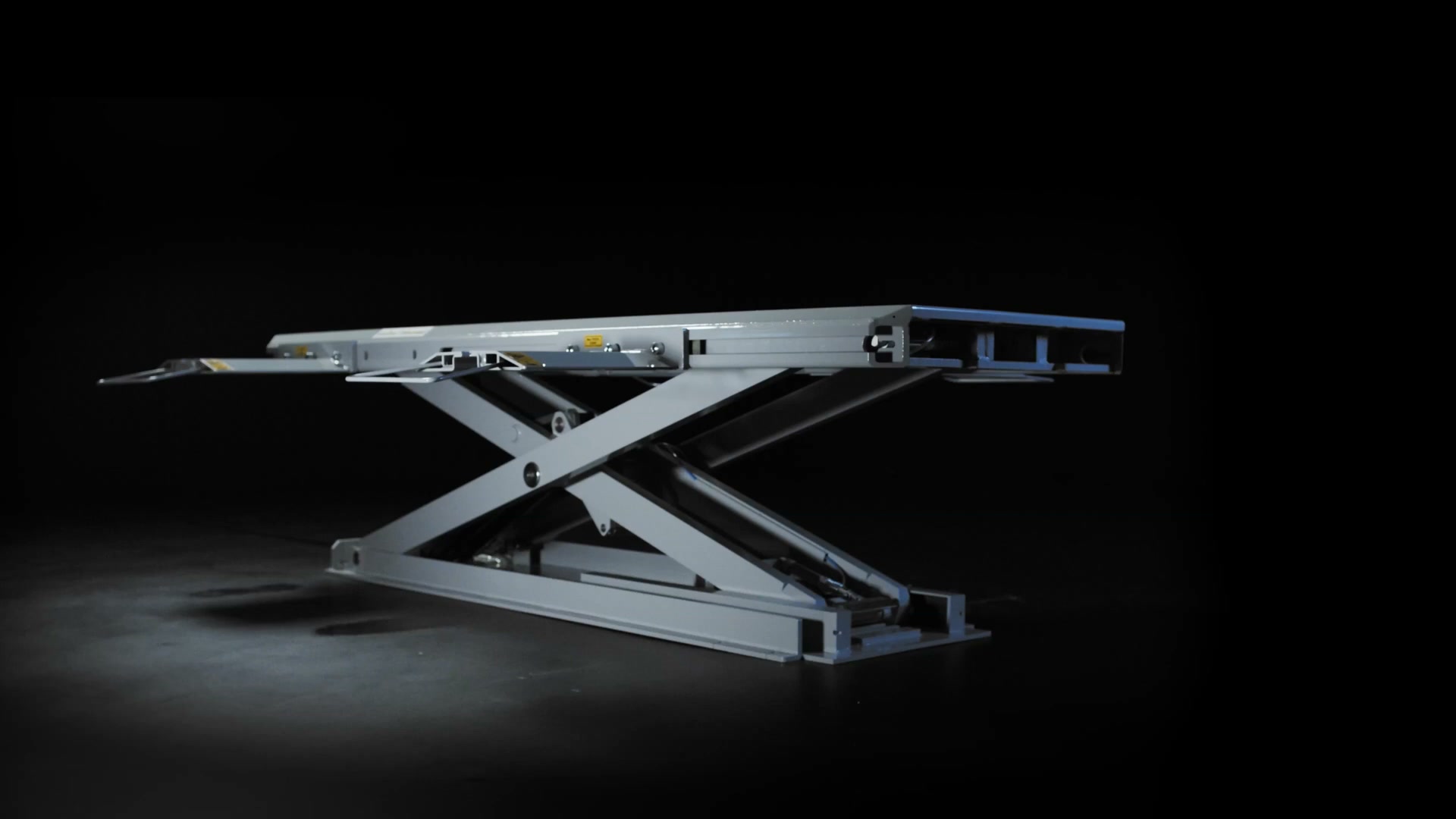 Spanesi Minibench ในวิดีโอสินค้าเดิม